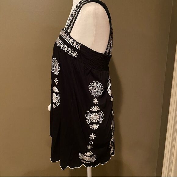 Vertigo Embroidered Top Size Small - Picture 5 of 9